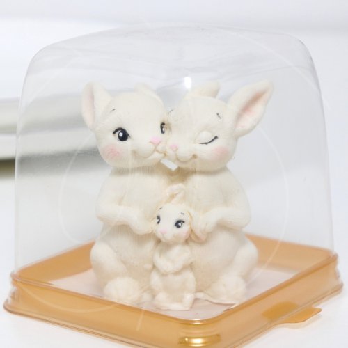 Фигурка из шоколадной глазури "Семья зайчат" 